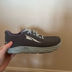 Woman’s Altra Torin 4.5 Running Shoes